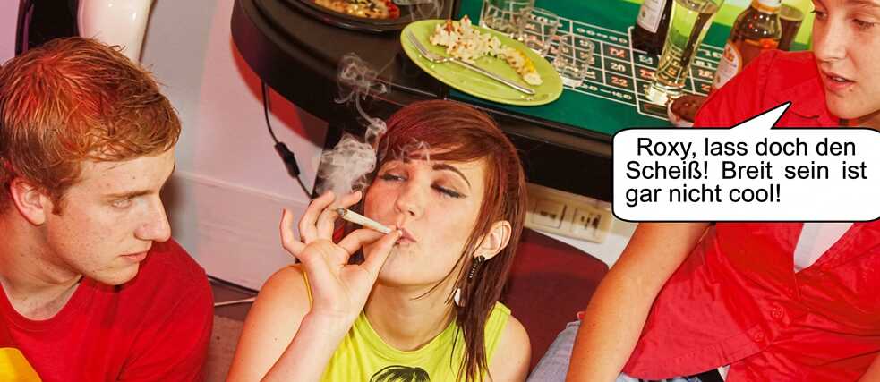 Bildausschnitt aus einer Bravo Magazin Foto Love Story. Roxy raucht eine Drogenpflanze.