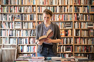 Bücherregal