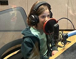 עומרי, בן 10, מדבב את הרמן