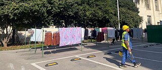 Auf dem Campus hängt die Wäsche zum Trocknen