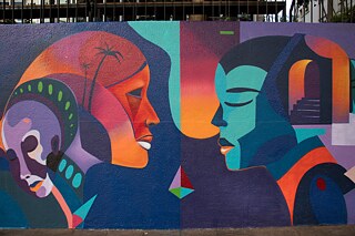 Künstlerische Intervention an der Mauer des Goethe-Instituts Porto Alegre von Jotape Pax