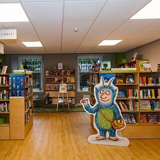 Wuschel in the library