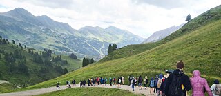 Jugendliche beim Wandern in Obertauern