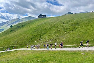 Jugendliche beim Wandern in Obertauern