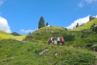 Jugendliche beim Wandern in Obertauern