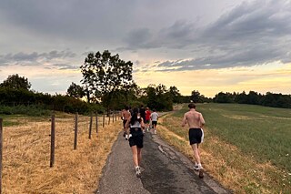 Jugendliche joggen.