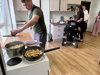 Kuchyňa na ergoterapiu v Centre komplexnej rehabilitácie Halyčyna v obci Velykyj Ľubiň, Ľvivska oblasť.