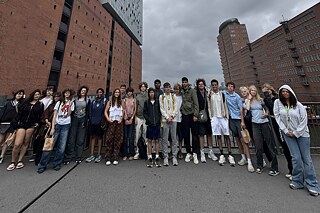 Jugendliche in der Speicherstadt Hamburg
