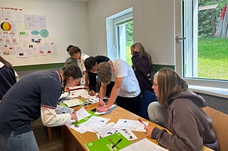 Teilnehmende bei der Filmvorbereitung