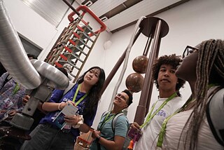 Dateidownload / Teilnehmer*innen der Internationalen Deutscholympiade beim Besuch der Technischen Hochschule Mannheim am 21. Juli 2026. 