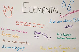 Kommentare auf einem Plakat