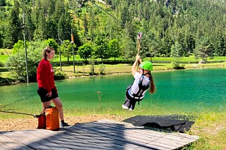 Die Zipline über den Badeteich