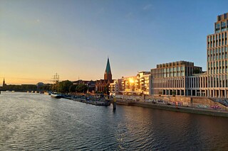 Blick auf Bremen im Sonnenuntergang