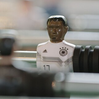 SCHWARZE ADLER, dir. Torsten Körner | Kicker Figuren
