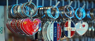 Keychains with Chinese and Serbian flags