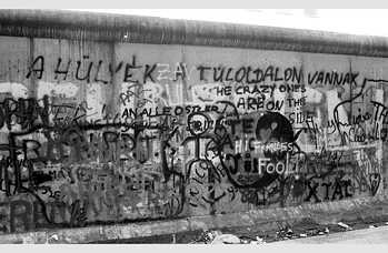 Zimmerstrasse, die Berliner Mauer vom West-Berlin aus. 1988. 