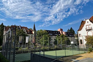 Blick auf den Sportplatz der Jugendherberge in Freiburg i. Br.