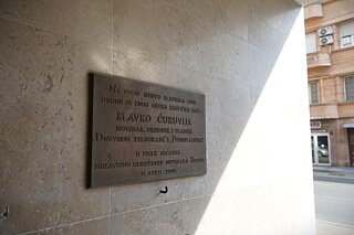Na mieste činu v Belehrade pripomína pamätná tabuľa zavraždeného novinára Slavka Ćuruviju.