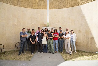 Auf dem Foto:  Oto Gvritishvili, Niko Somkhishvili, Mariam Tsikaridze, Christian Degen, Niqo Gigauri, Ana Avazneli, Data Tsikaridze, Tamar Sabashvili, Aleksandre Ikonnikov, Elene Javakhisvhili, Marc Andrews, Ana Archuadze, Dr. Johannes Backhaus, Mariam Topchishvili, Natia Pilashvili