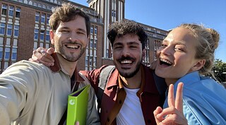 Fotoshooting 2020 – Selfie von Noah mit anderen Kursteilnehmern &copy;   Fotoshooting 2020 – Selfie von Noah mit anderen Kursteilnehmern