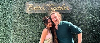 Shirin und Thomas bei der Verlobungsfeier von Shirin’s Cousine in Daman – Thomas’ erstes großes Treffen mit ihrer Großfamilie.