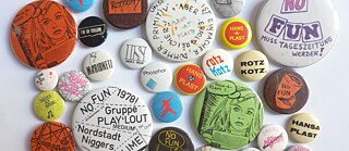 Punkbuttons aus dem Fundus des Journalisten und Autoren Hollow Skai
