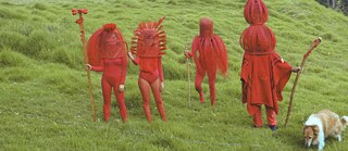The photographs are from ongoing projects "Guaca Roja" and "Carnaval la Chica" by 4Direcciones Colectiva  