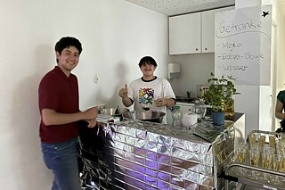 Eine Theke mit Getränken