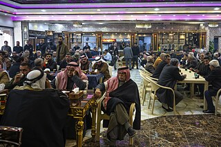 Mírová konference mezi představiteli arabských kmenů a Kurdů v regionu Hasaka v Rojavě. Koná se krátce po skončení ozbrojených střetů mezi syrskou armádou a kurdskými silami.