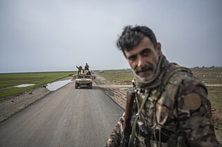 Kurdští vojáci se vracejí z fronty po střetech se syrskou armádou.
