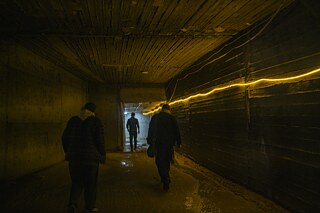 Podzemní tunel pod Kámišlí. Mnoho kurdských měst v Sýrii má podzemní infrastrukturu, která spojuje různé části města tunely.