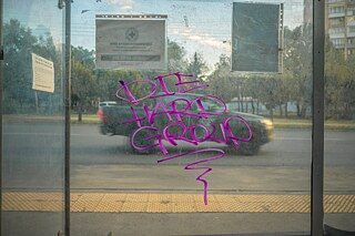 Autobusová zastávka v Kramatorsku.