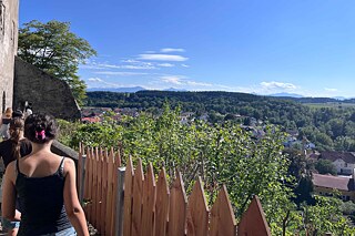 Jugendliche auf der Höhlenburg in Stein a.d. Traun