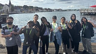 Während ihrer Reise nach Flensburg genoss die Gruppe es, die Stadt zu erkunden und der Musik der Straßenmusiker zu lauschen. 