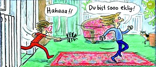 Zeichnung zwei Kinder, die hintereinander herrennen