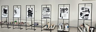 Ansicht der Ausstellung „Hier bin ich. Deutschsprachige Lyrik der Gegenwart“
