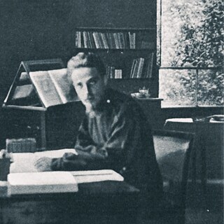 Rainer Maria Rilke en el estudio de Ponte, en los jardines de la Villa Strohl Fern, Roma, 1904