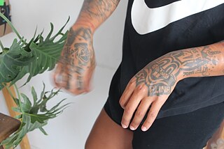 Arieshandmodel_4