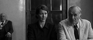 Eine Frau und ein Mann in schwarzweiß.