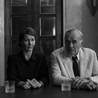 Eine Frau und ein Mann in schwarzweiß.