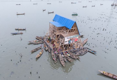 Schwimmende Schule von Makoko in Lagos/Nigeria; 