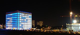 Fassade der Stadtbibliothek Stuttgart bei Nacht