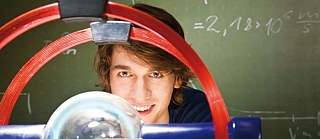 <b>Tanulmányi és munkalehetőségek Németországban:</b> Számos ösztöndíj várja azokat, akik Németországban szeretnének továbbtanulni. A német nyelvtudással pedig a karrierlehetőségek is kibővülnek.