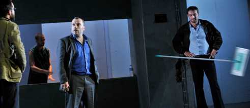 „Three Kingdoms“, Regie: Sebastian Nübling, Münchner Kammerspiele; v.l.n.r.: Ferdy Roberts, Risto Kübar, Nick Tennant, Steven Scharf