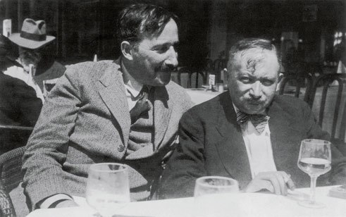 The friends Stefan Zweig (left) and Joseph Roth 1936 in Ostende.