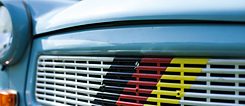 Trabbi mit den deutschen Nationalfarben