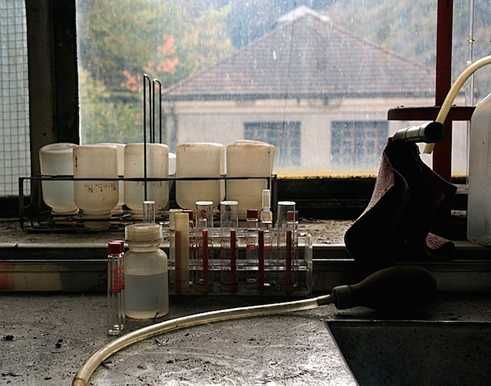 Labor einer Papierfabrik im Schwarzwald
