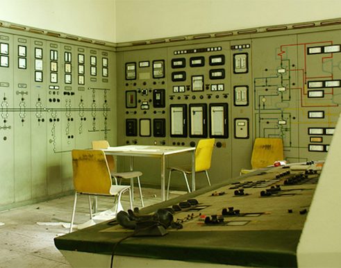 Salle de commande d’une centrale électrique en Forêt-Noire