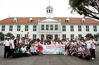 Die BKD organisiert die jährliche Nationale Deutscholympiade, an der Deutschlernende aus ganz Indonesien teilnehmen, in Zusammenarbeit mit Deutschlehrerverbänden und Bildungsbehörden. Das Finale für die besten Deutschlerner findet am GI Jakarta statt, die Gewinner erwartet ein Stipendium nach Deutschland.