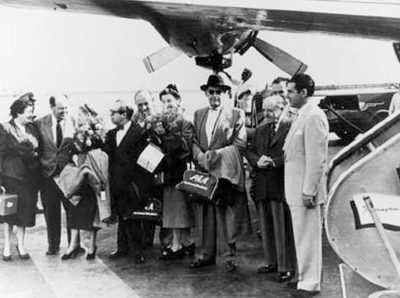 José Luis Sert, Ise Gropius, Walter Gropius, Paul Linder y Fernando Belaúnde Terry, aeropuerto Jorge Chávez, Lima, 1953.